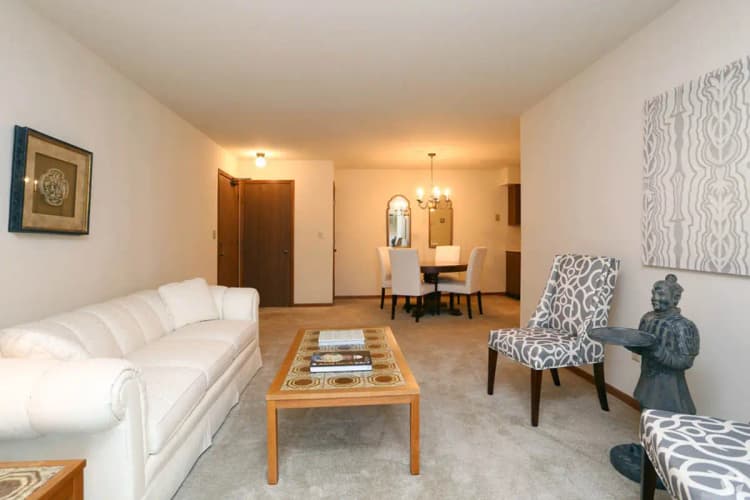Kenosha apartments for rent - image - 2524-living-room.jpg