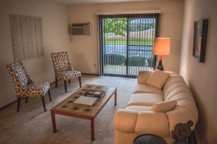 Kenosha apartments for rent - image - interior1 websize.jpg