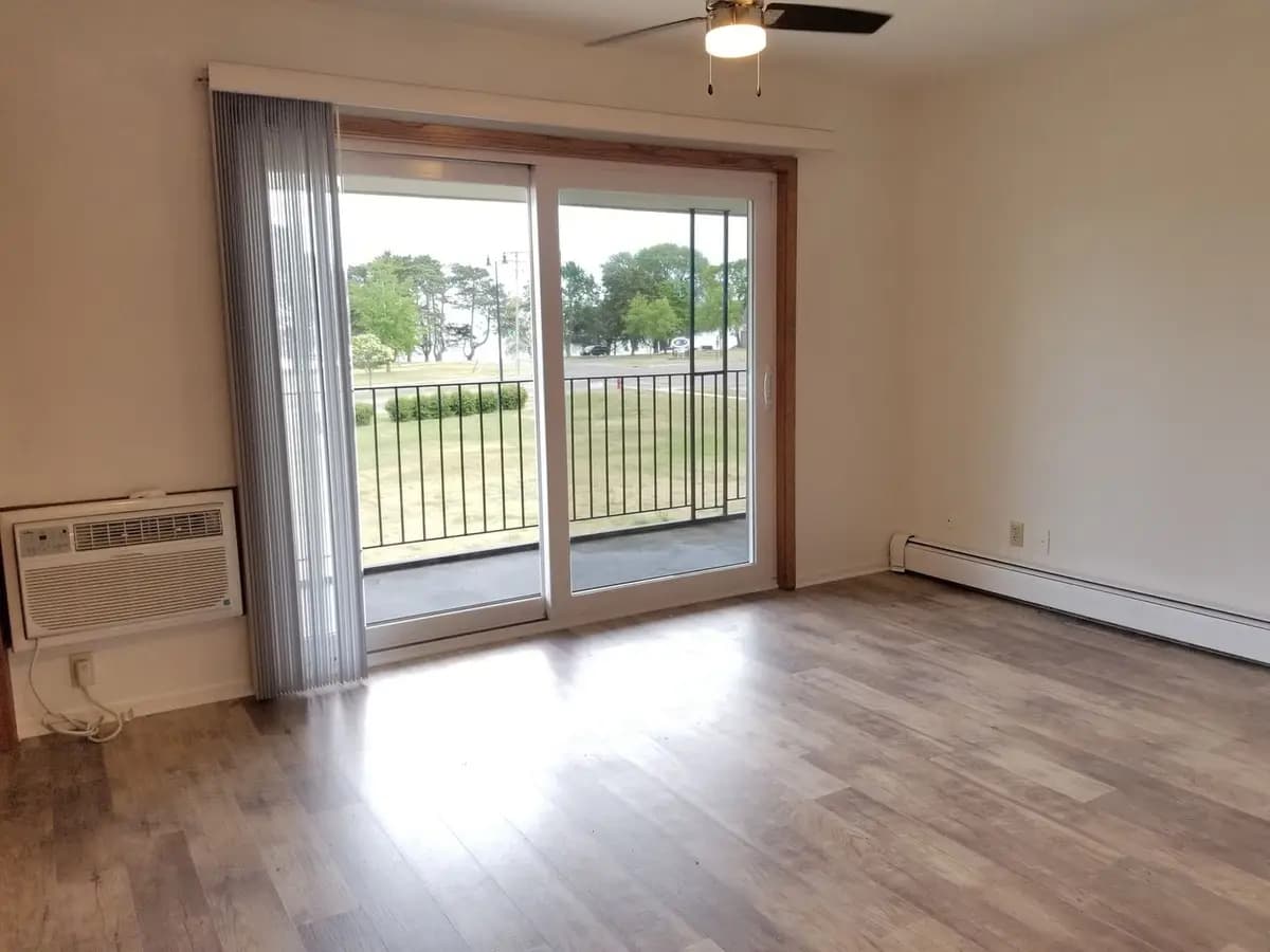 720 35th St - Apartment - 7