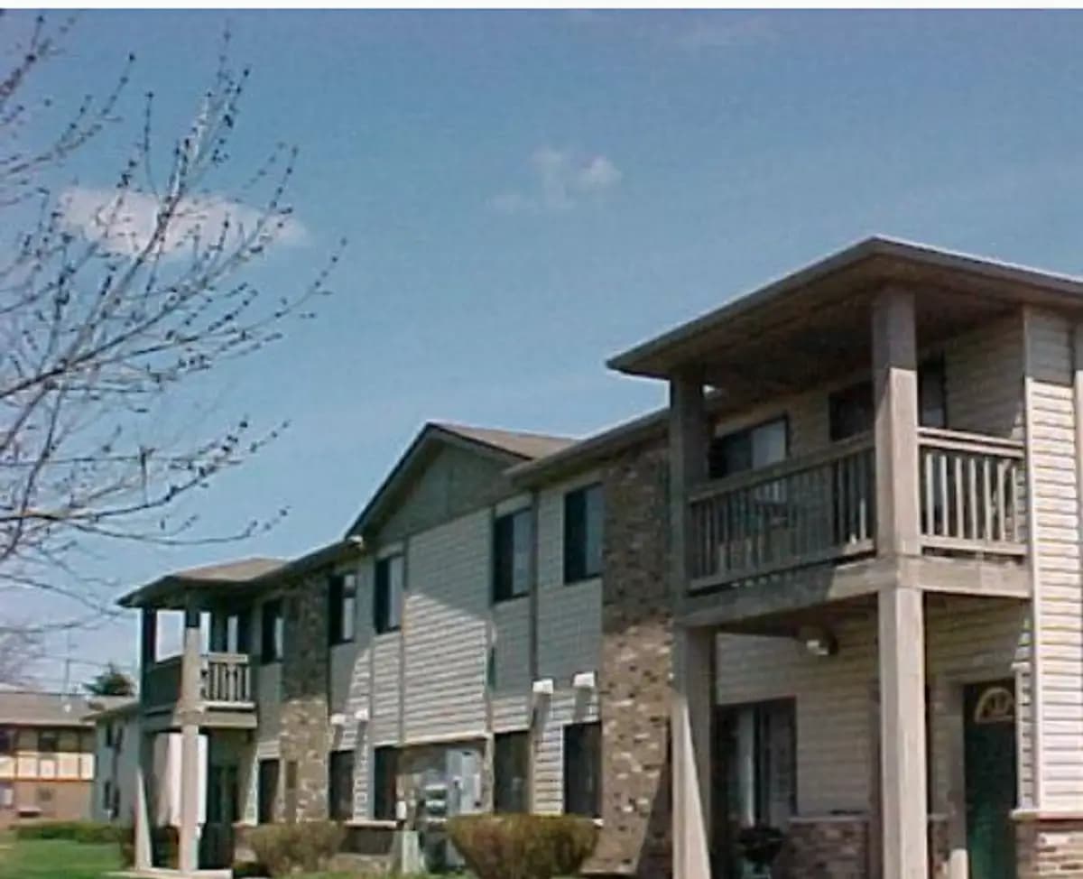 Kenosha apartments for rent - Property image - Rosalind court - 2