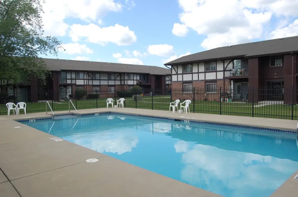 Tudor Crest Apartments - Apartment - undefined