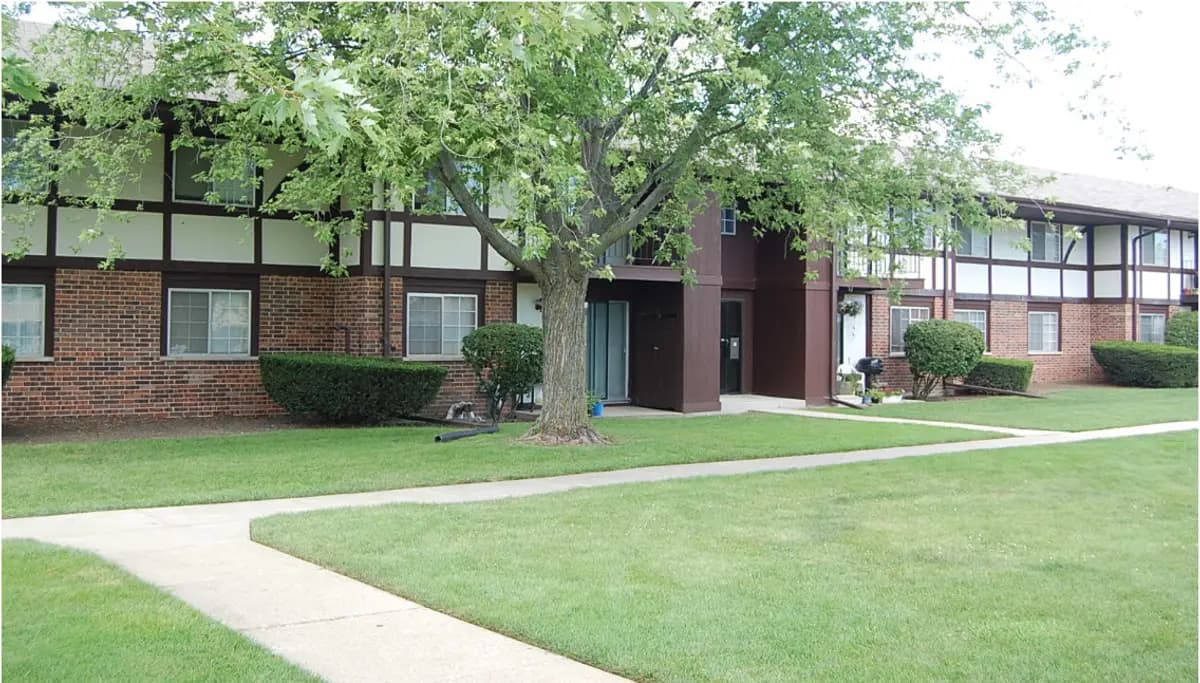 Tudor Crest Apartments - Apartment - undefined