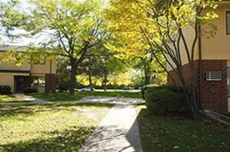 Kenosha apartments for rent - image - forest-court-2.jpg