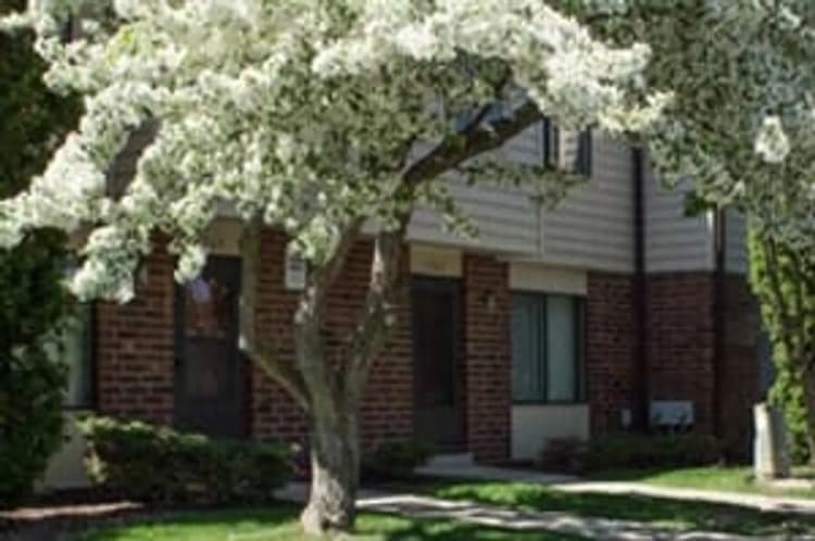 Kenosha apartments for rent - image - forest-court-4.jpg