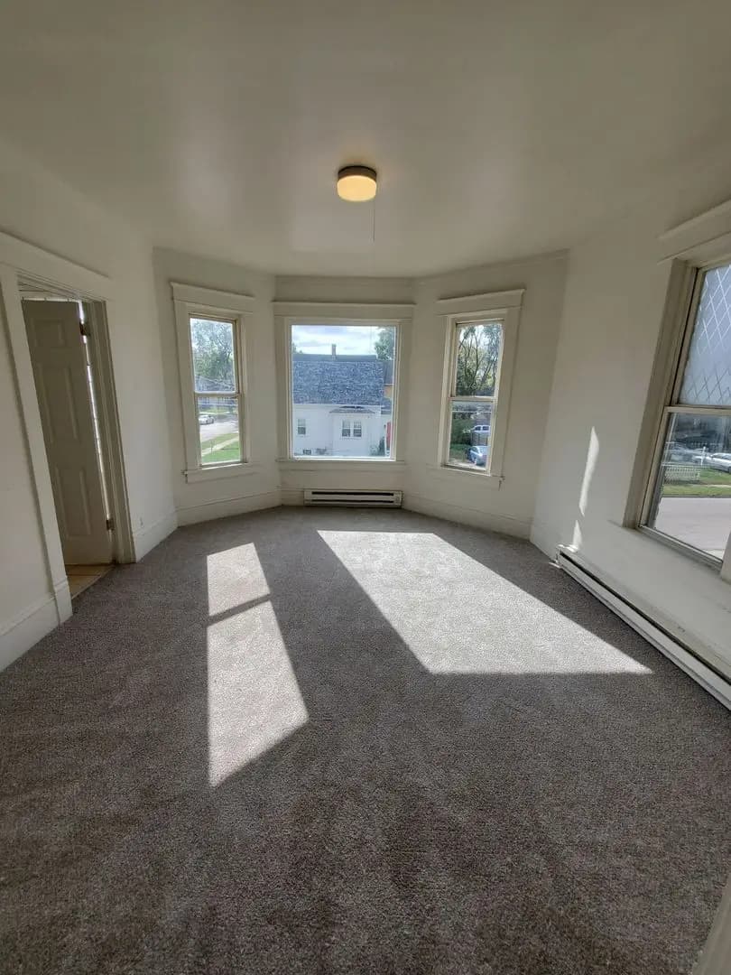 2002 57th St - Apartment - 4