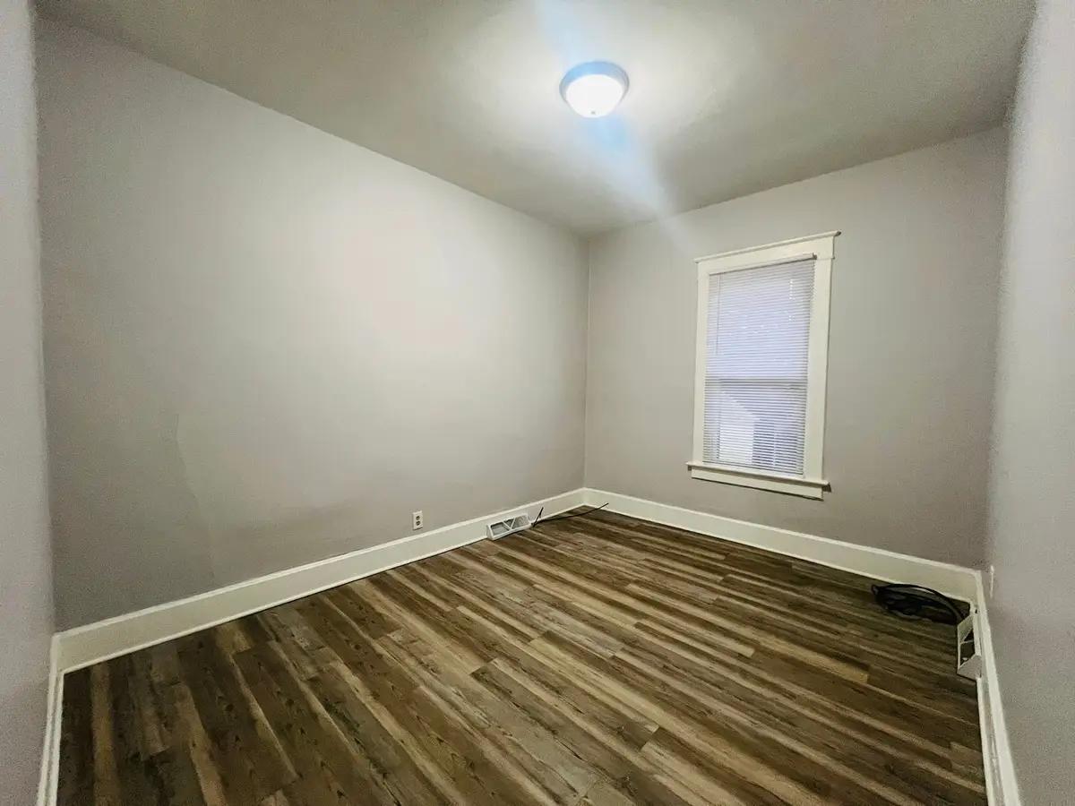 undefined apartments for rent - image - large (7).jpg - 2