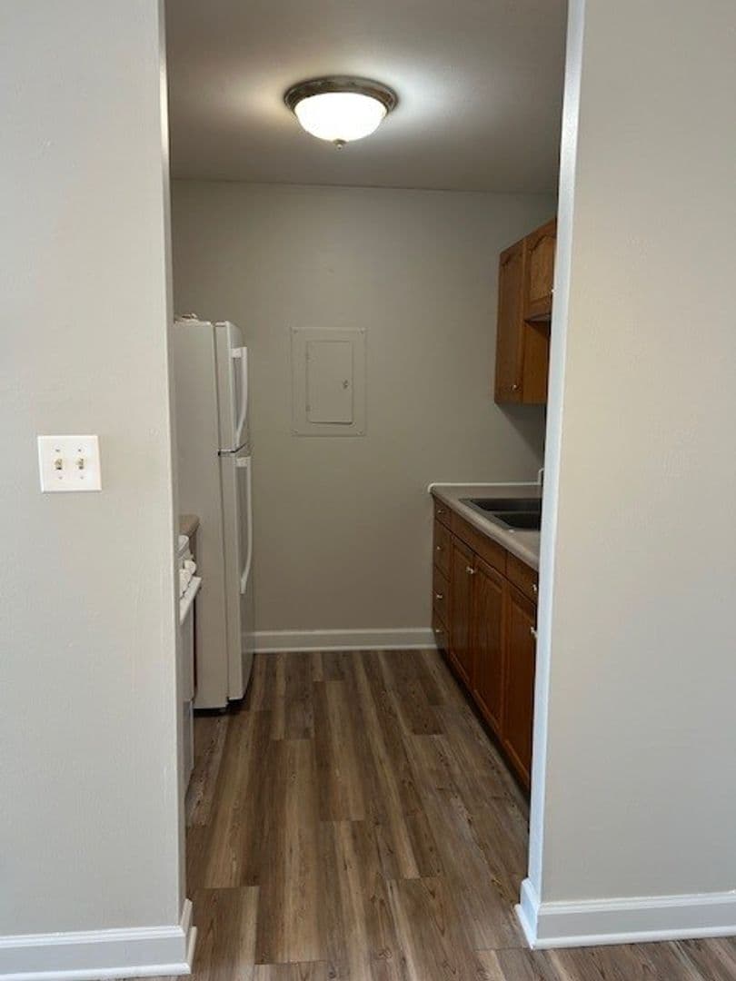 Somers Apartments - Apartment - 9