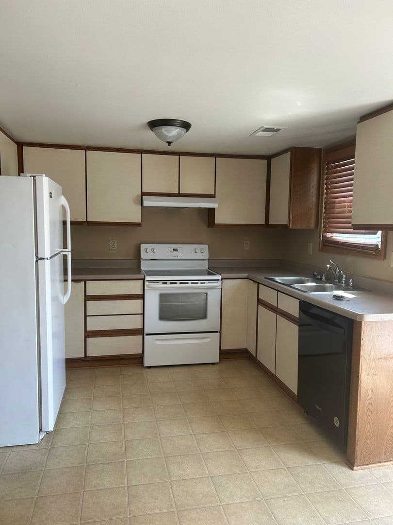 undefined apartments for rent - image - large (2).jpeg - 1