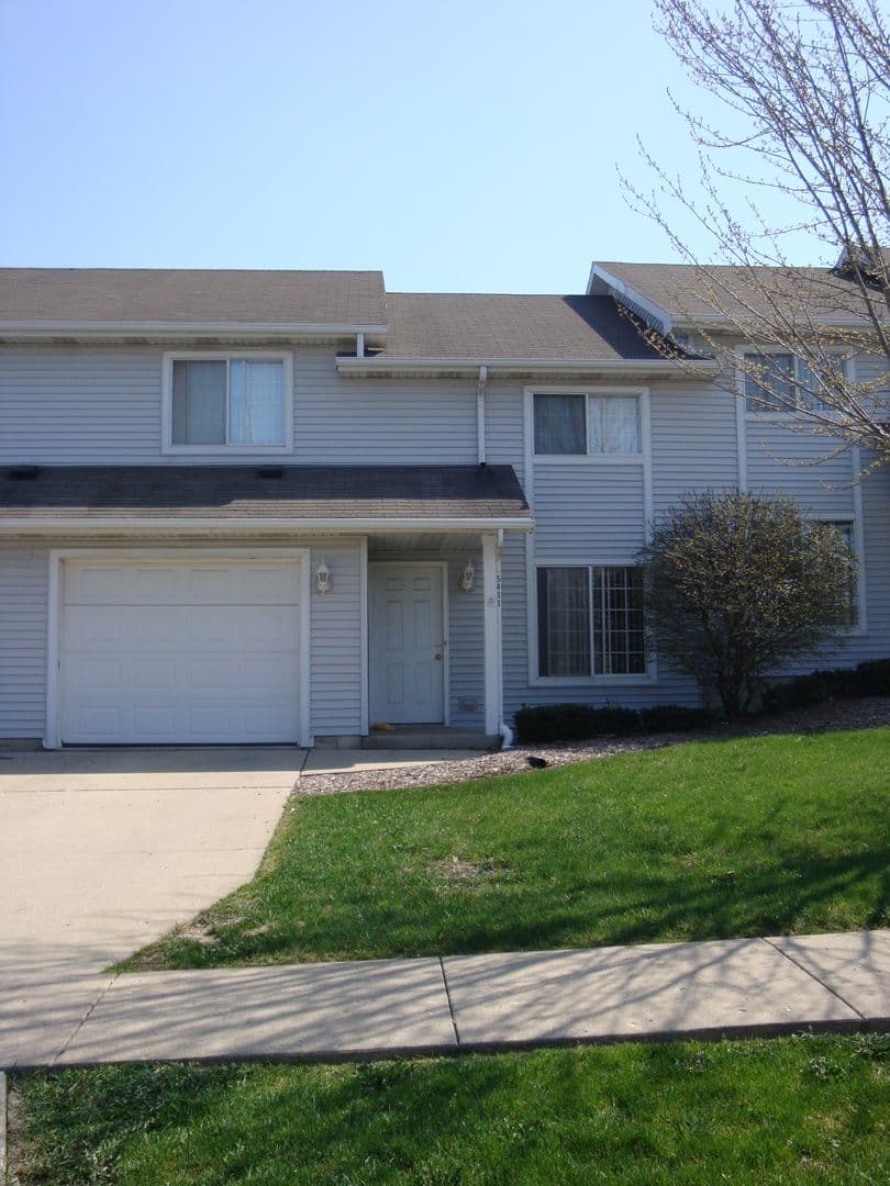 undefined apartments for rent - image - large (80).jpg - 2