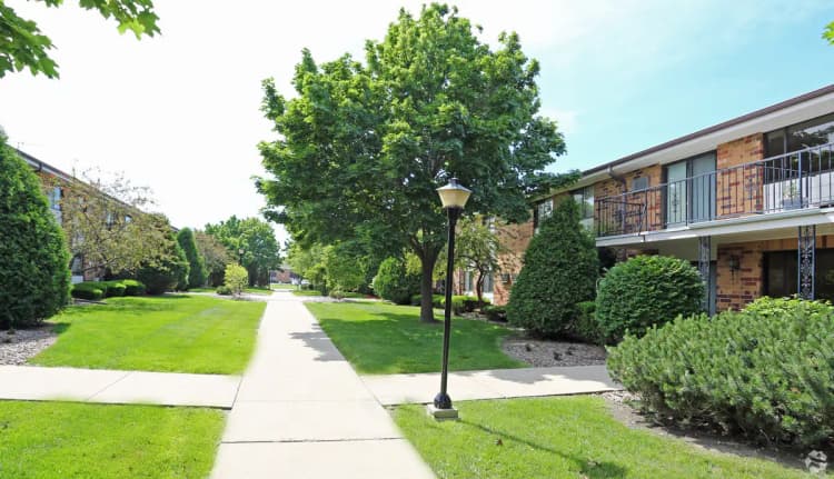 Kenosha apartments for rent - image - petretti-apartments-kenosha-wi-building-photo (2).jpg