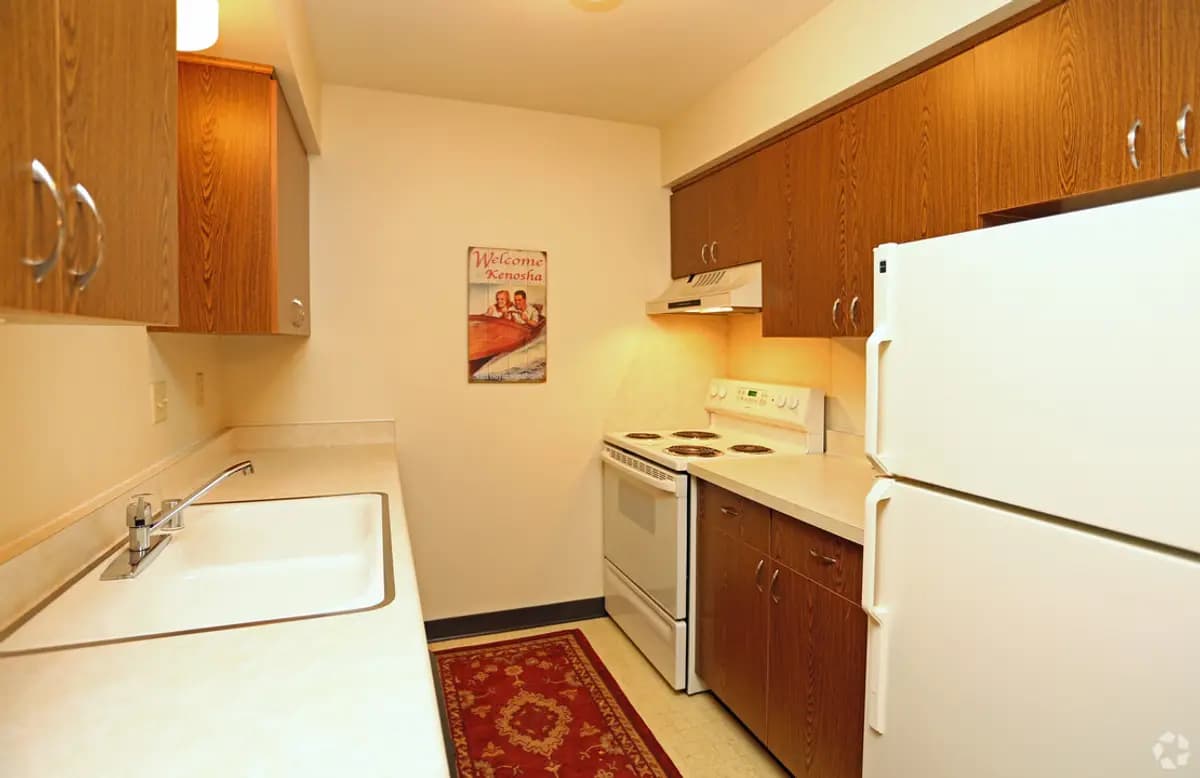 Kenosha apartments for rent - image - petretti-apartments-kenosha-wi-kitchen.jpg
