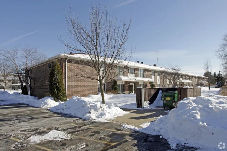 Kenosha apartments for rent - image - 1550-15th-ave-kenosha-wi-1550---1570-15th-street-apartments.jpg