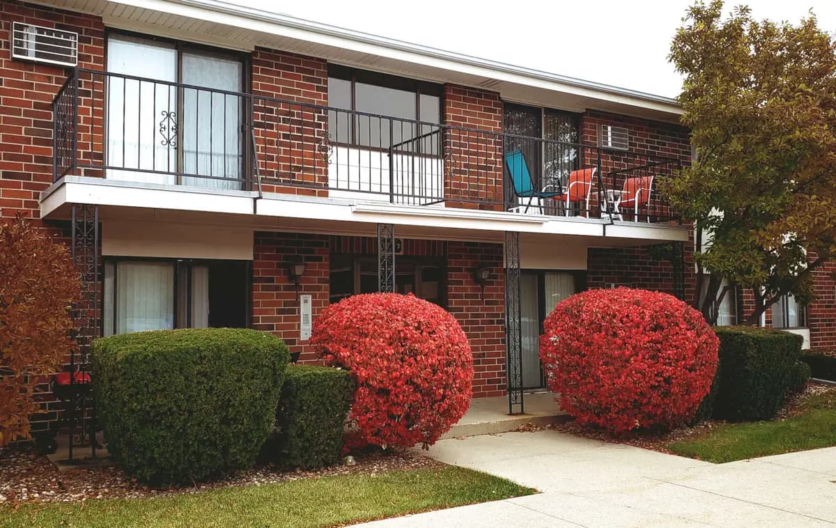Kenosha apartments for rent - Property image - Petretti Apartments (1711 Birch Rd) - 2