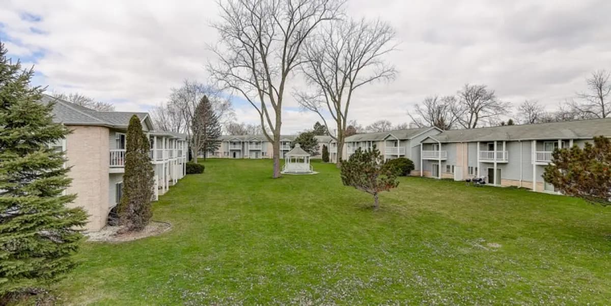 Kenosha apartments for rent - Property image - Bayside Apartments - 2