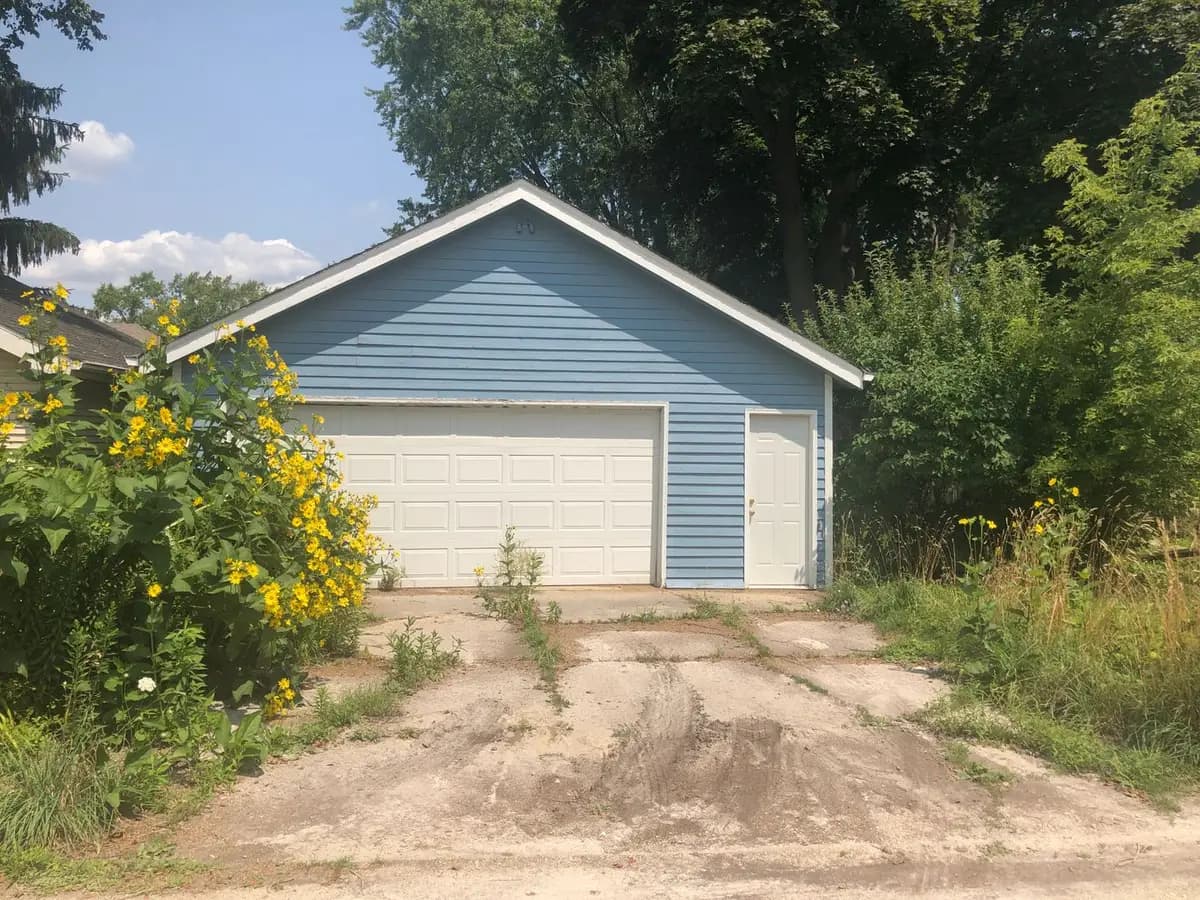 Kenosha apartments for rent - Property image - 6706 3rd Avenue - 2