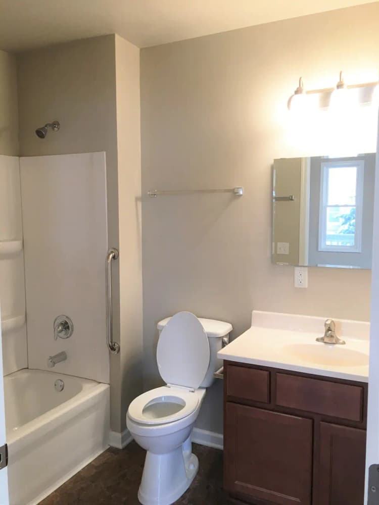 Kenosha apartments for rent - image - large - 2025-04-15T131016.561.jpg