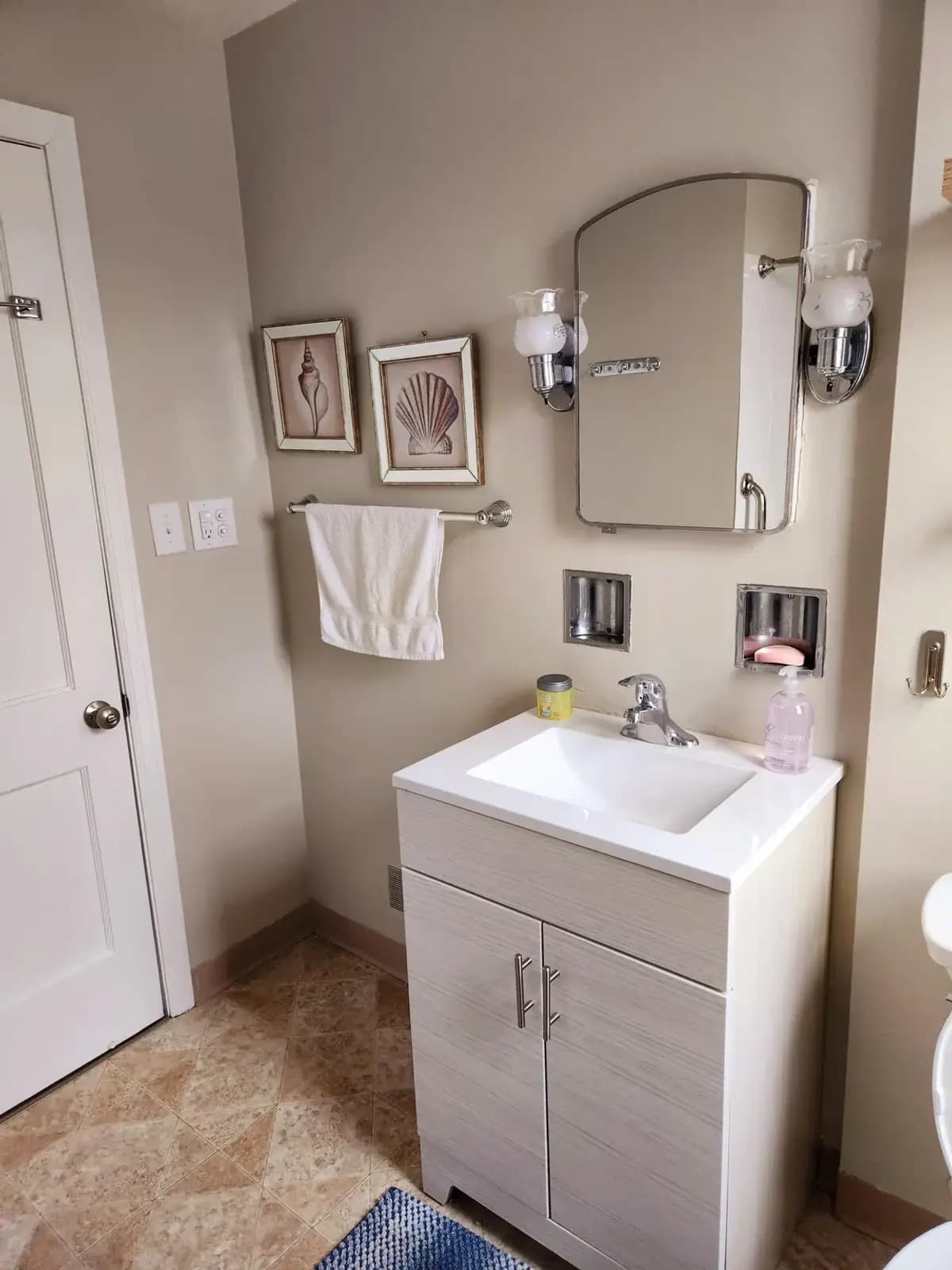Kenosha apartments for rent - image - e20c22d0de21cf4acccb65d9e1a7878b-full.webp