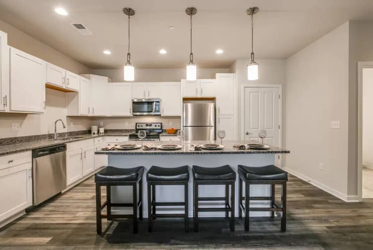 Kenosha apartments for rent - image - market-square-apartments-kenosha-wi-primary-photo.jpg